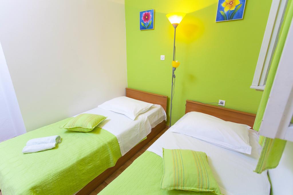 Carolija Apartment Makarska Room photo